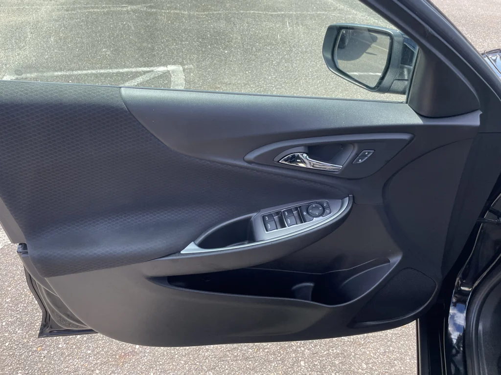Used 2025 Mosaic Black Metallic Chevrolet LT image 10