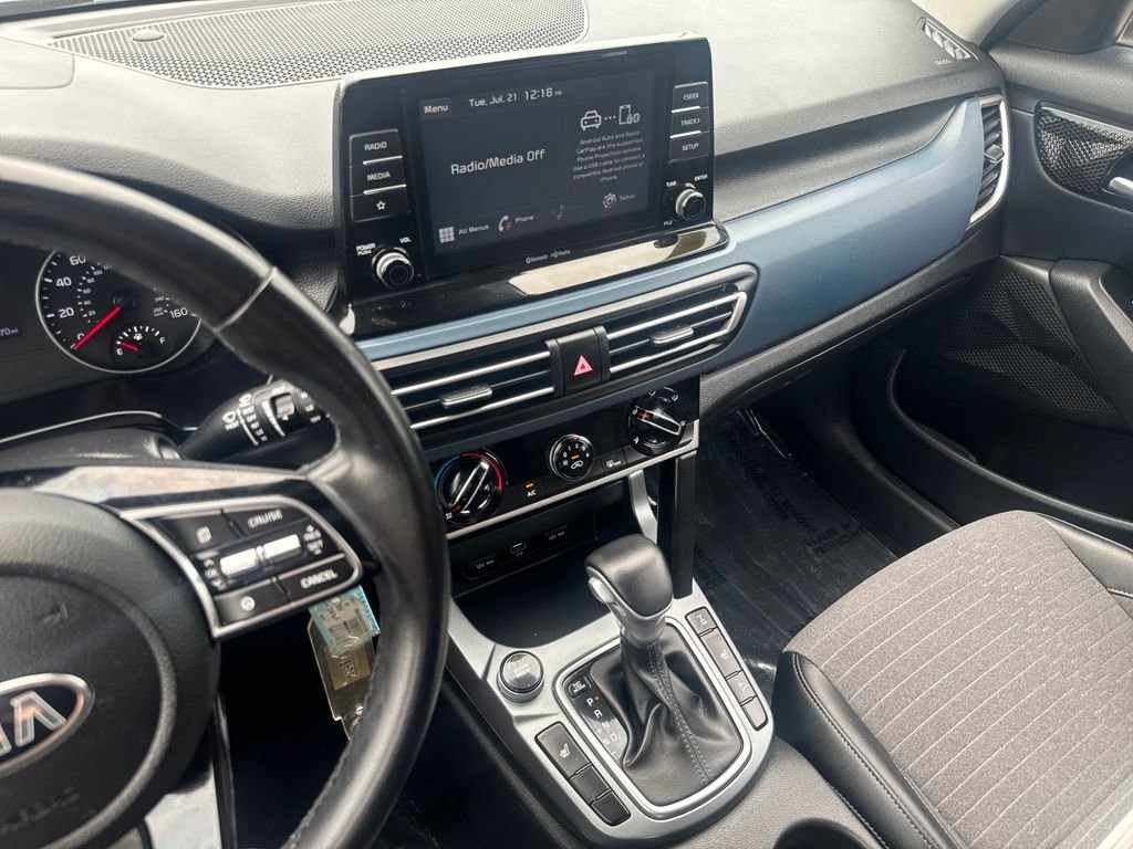 Used 2021 Black Kia S image 21