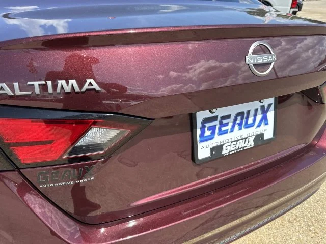 Used 2025 Red Nissan 2.5 SV image 17