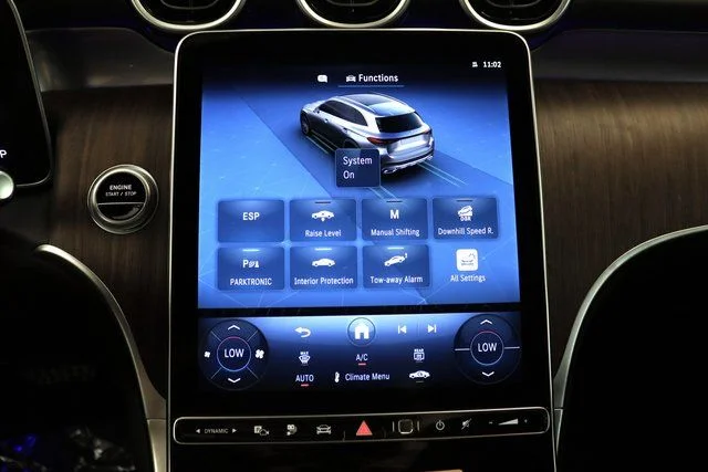 2025 Mercedes-Benz GLC Base - Photo 9