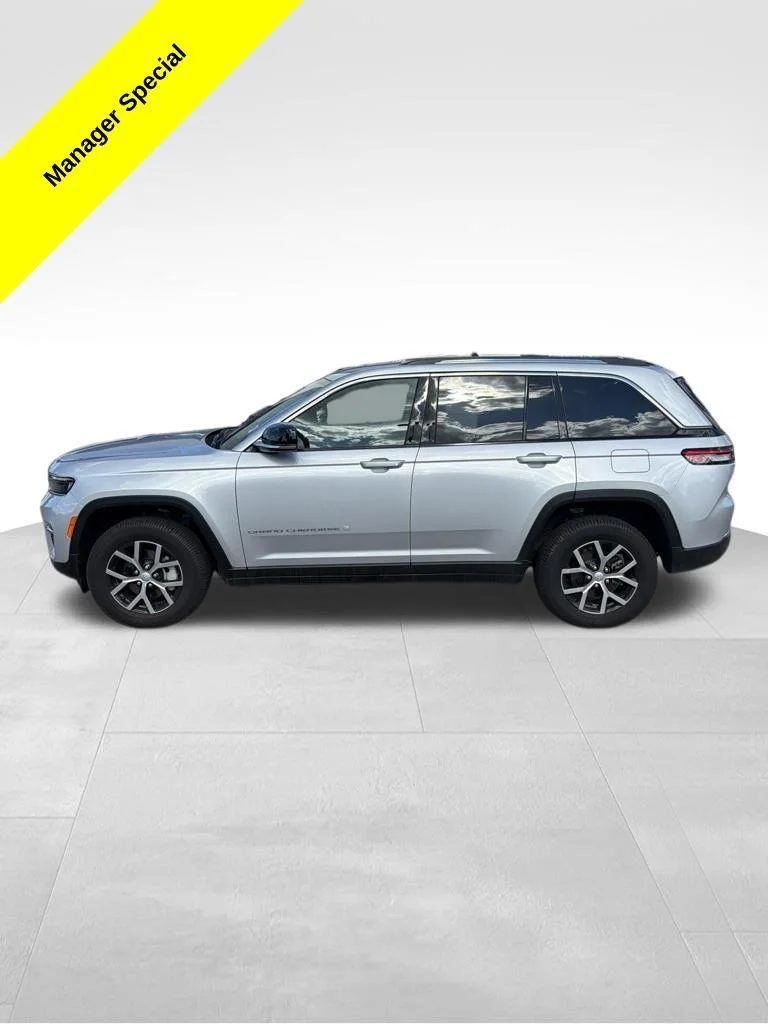 Used 2024 Silver Zynith Jeep Limited image 2