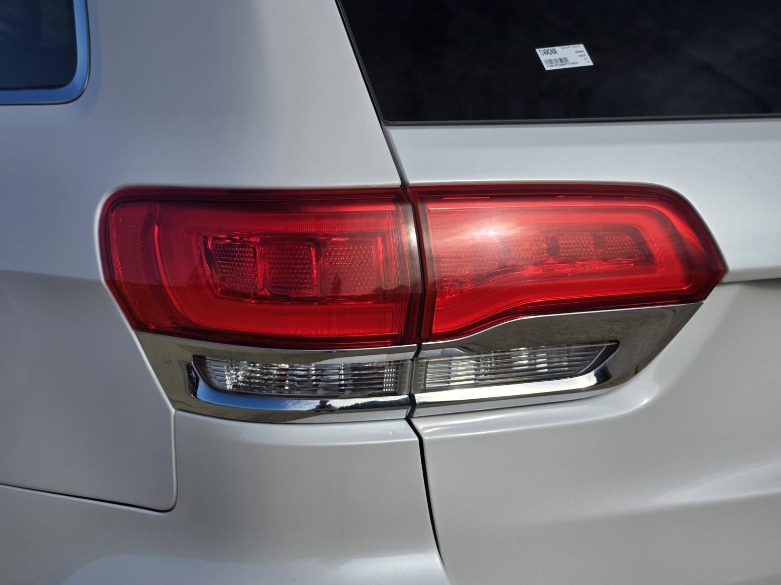 Used 2017 Ivory 3-Coat Jeep Overland image 9