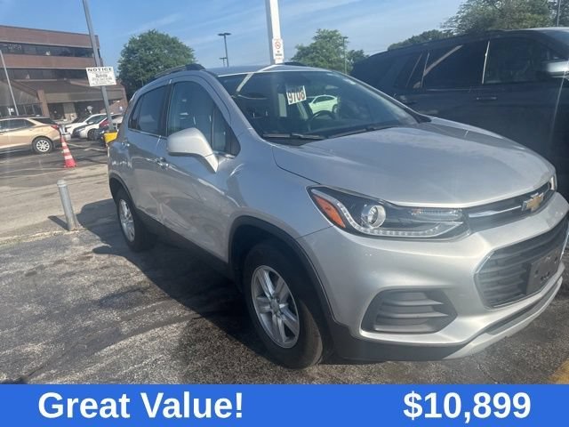 Used 2018 SILVER ICE METALLIC Chevrolet LT image 2