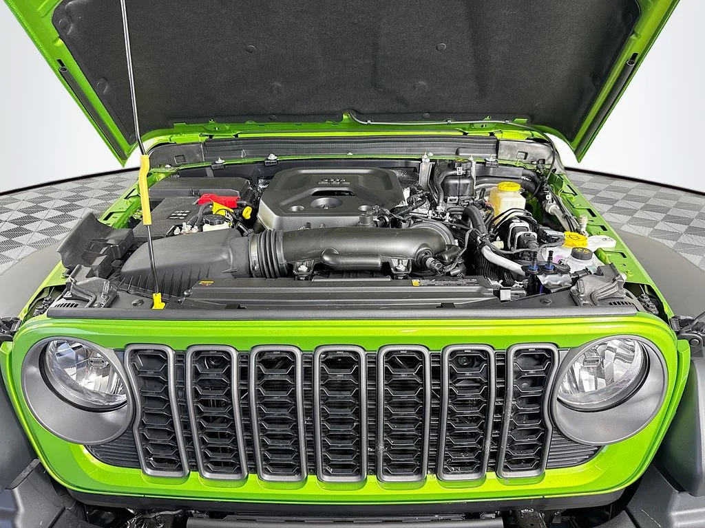 Used 2025  Jeep Sport image 32