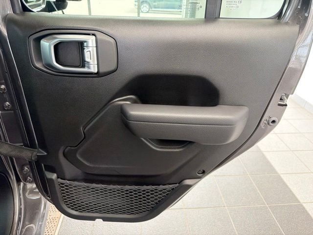 New 2026 Granite Crystal Metallic Clearcoat Jeep Sport S image 10