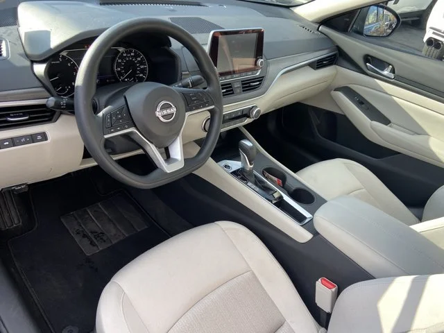 2025 Nissan Altima SV - Photo 21