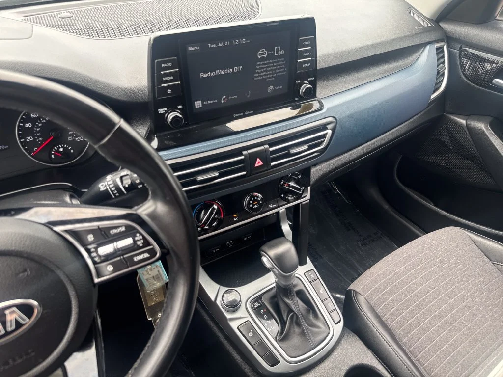 Used 2021 Black Kia S image 21