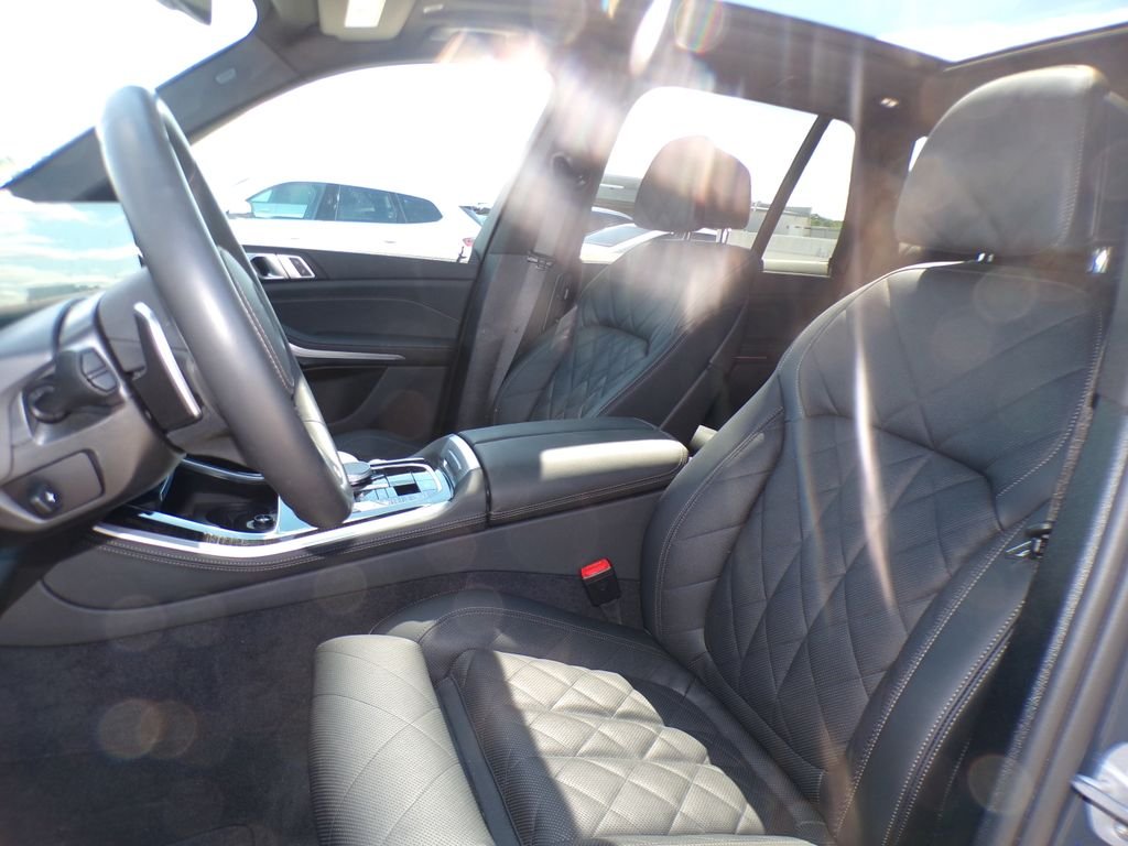 Certified Used 2026 Dravit Grey Metallic BMW xDrive40i image 5