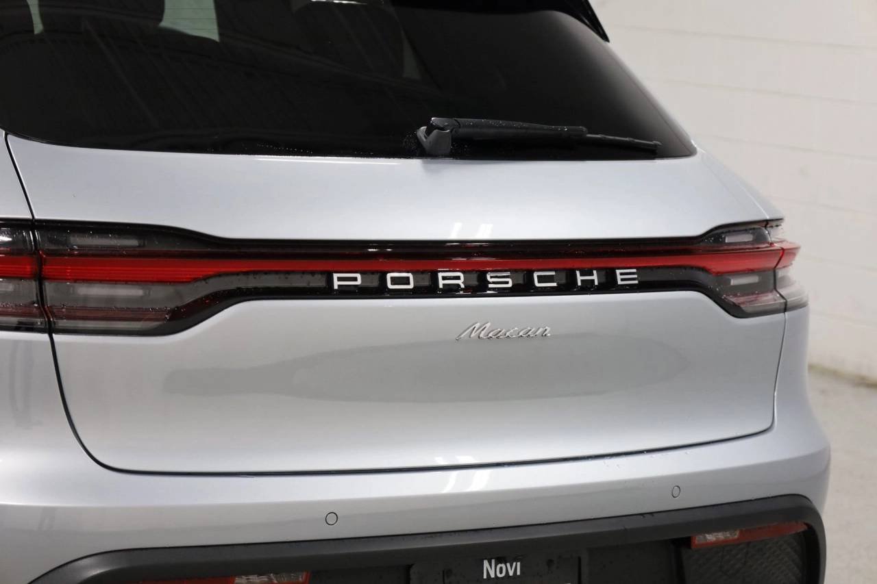 2026 Porsche Macan T - Photo 8