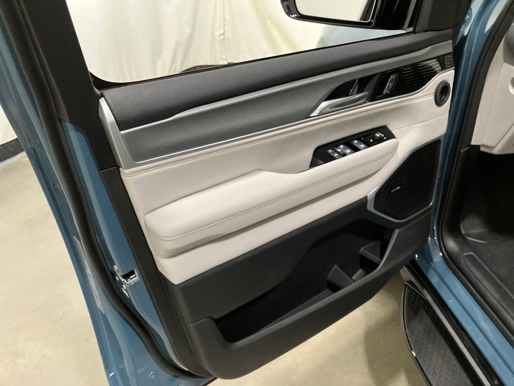 New 2026 Steel Blue Exterior Paint Jeep Limited Altitude image 10