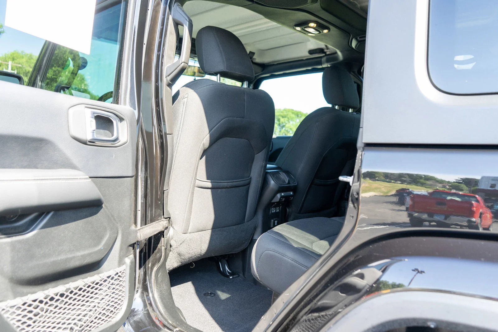 Used 2019 Black Clearcoat Jeep Unlimited Sahara image 28