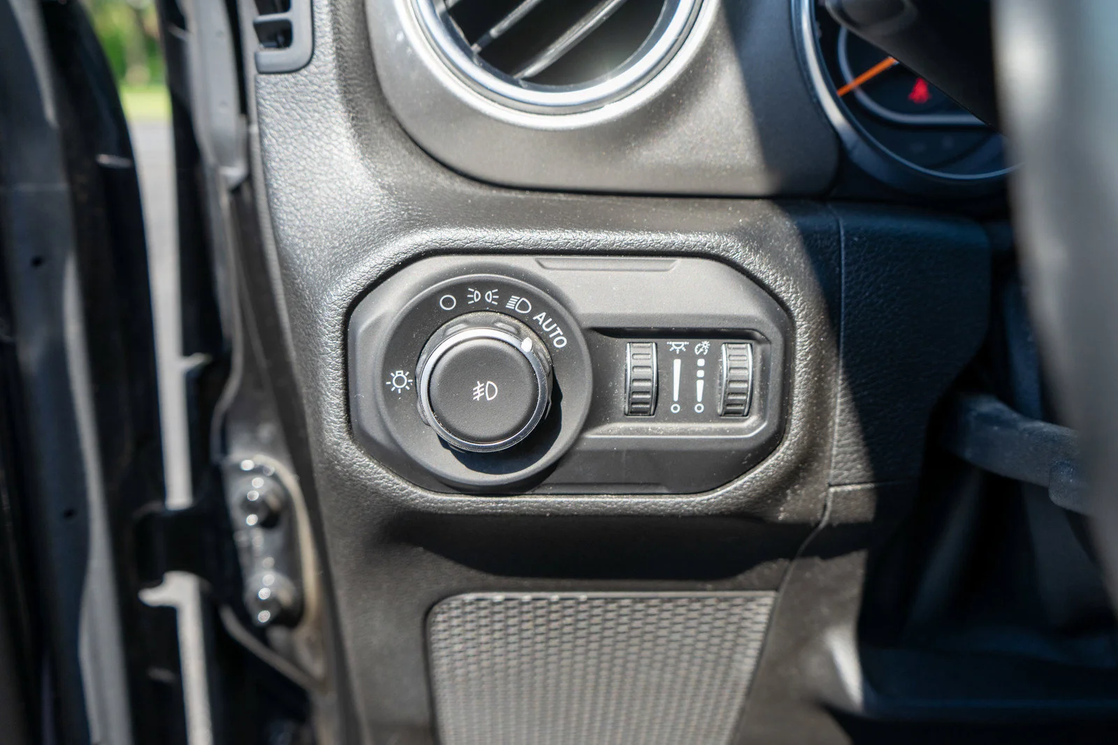 Used 2019 Black Clearcoat Jeep Unlimited Sahara image 16