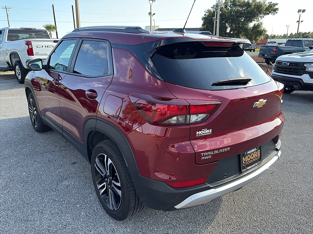 Used 2025 Crimson Metallic Chevrolet  image 6