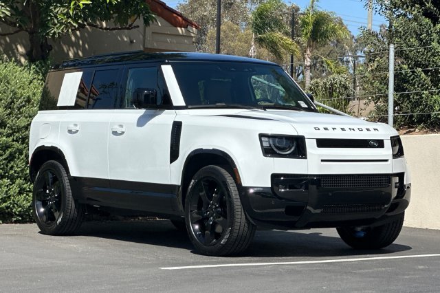 New 2026 Fuji White Land Rover X-Dynamic SE image 7