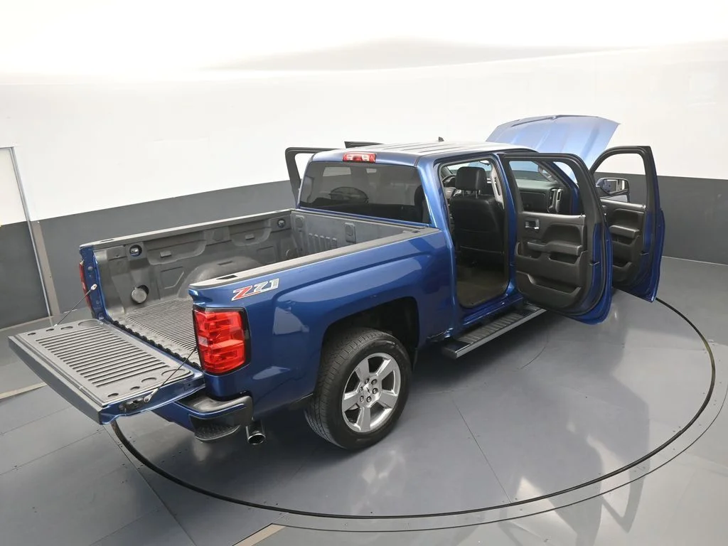 Used 2016 Deep Ocean Blue Metallic Chevrolet LT image 54