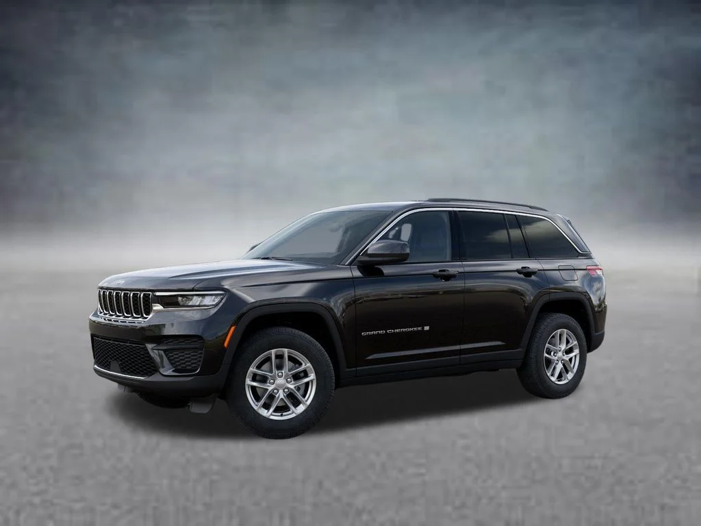 New 2026 Diamond Black Crystal Pearl-Coat Exterior Paint Jeep Laredo X image 2