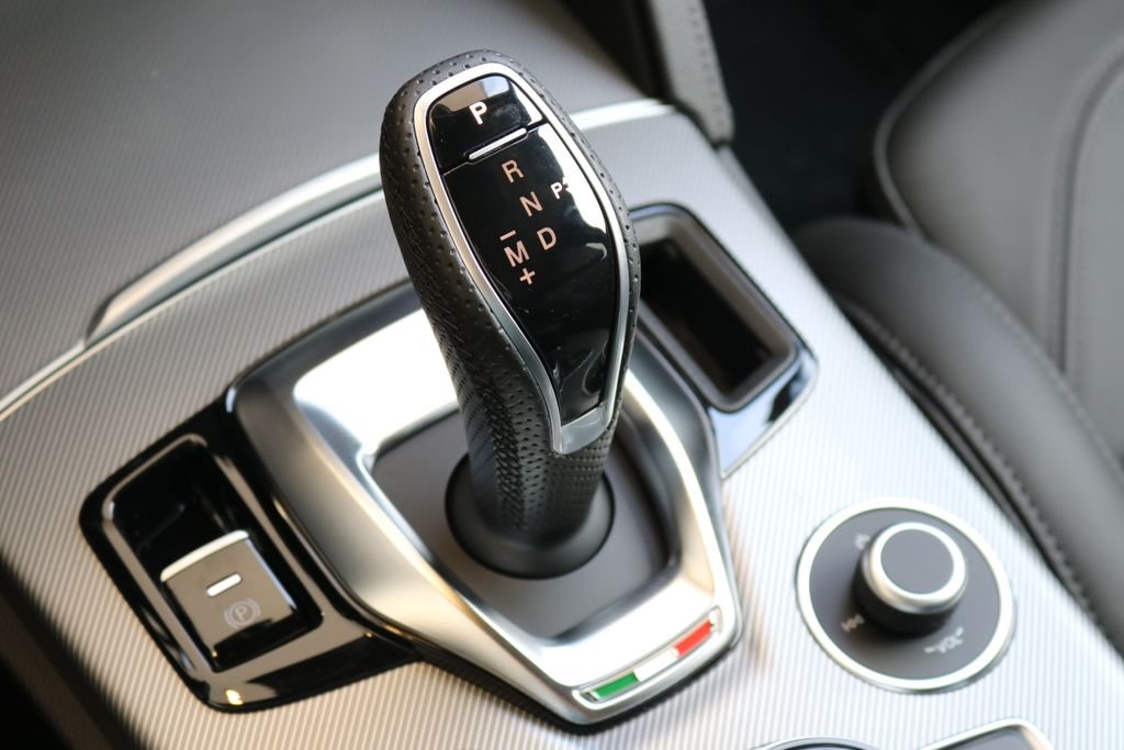 2025 Alfa Romeo Stelvio Base - Photo 43