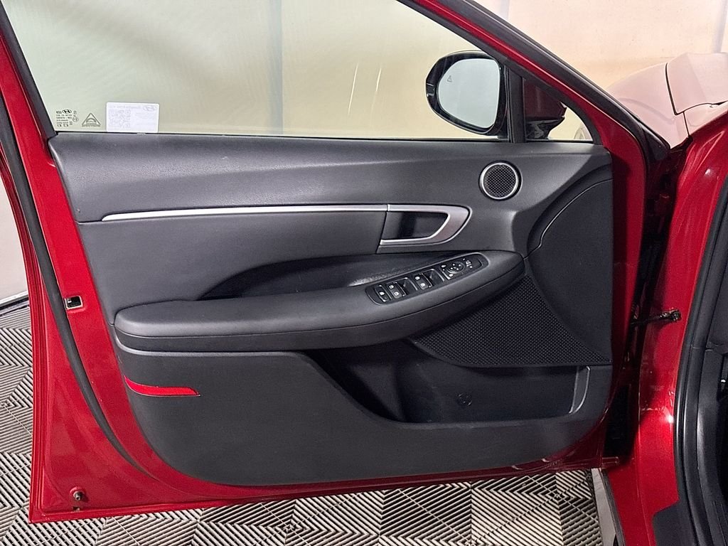 Used 2025 Red Hyundai SEL image 10