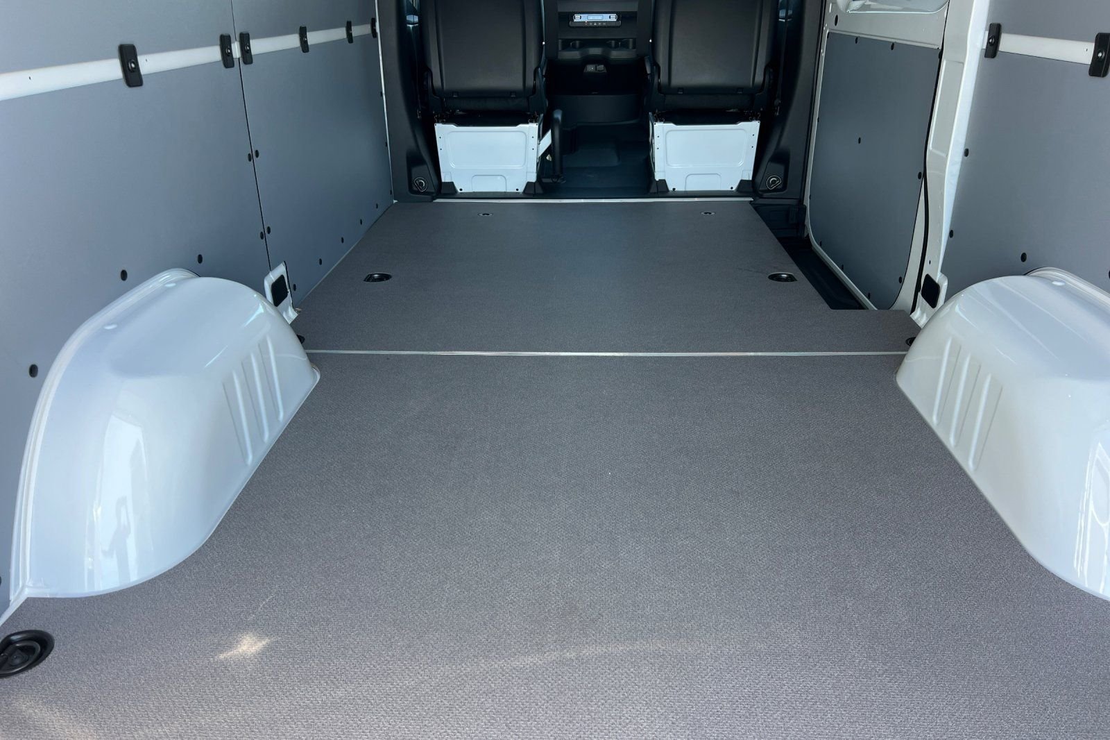 Used 2025  Mercedes-Benz Cargo 144 WB image 16