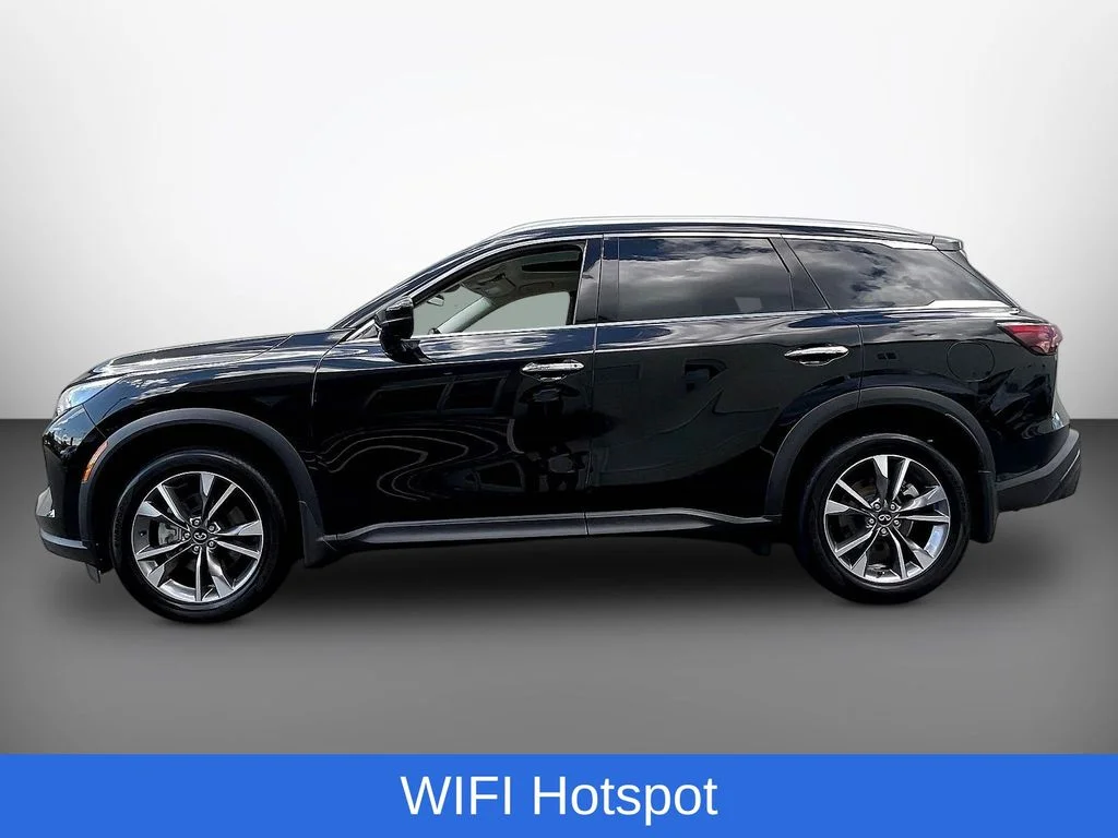 Used 2025 Black INFINITI LUXE image 4