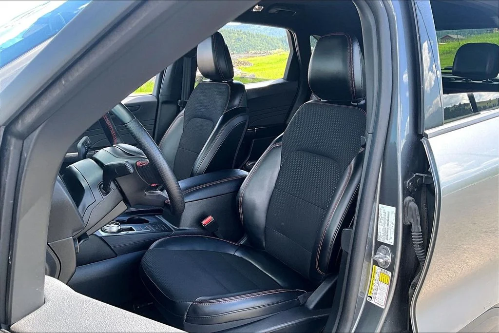 Used 2025 Gray Ford ST-Line Select image 25
