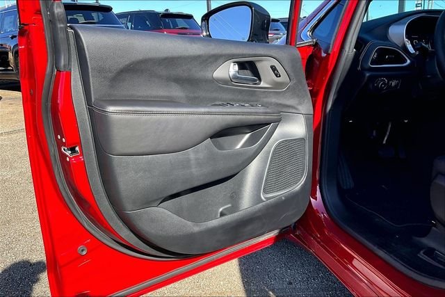 New 2026 Chrysler Pacifica Select 4D Passenger Van