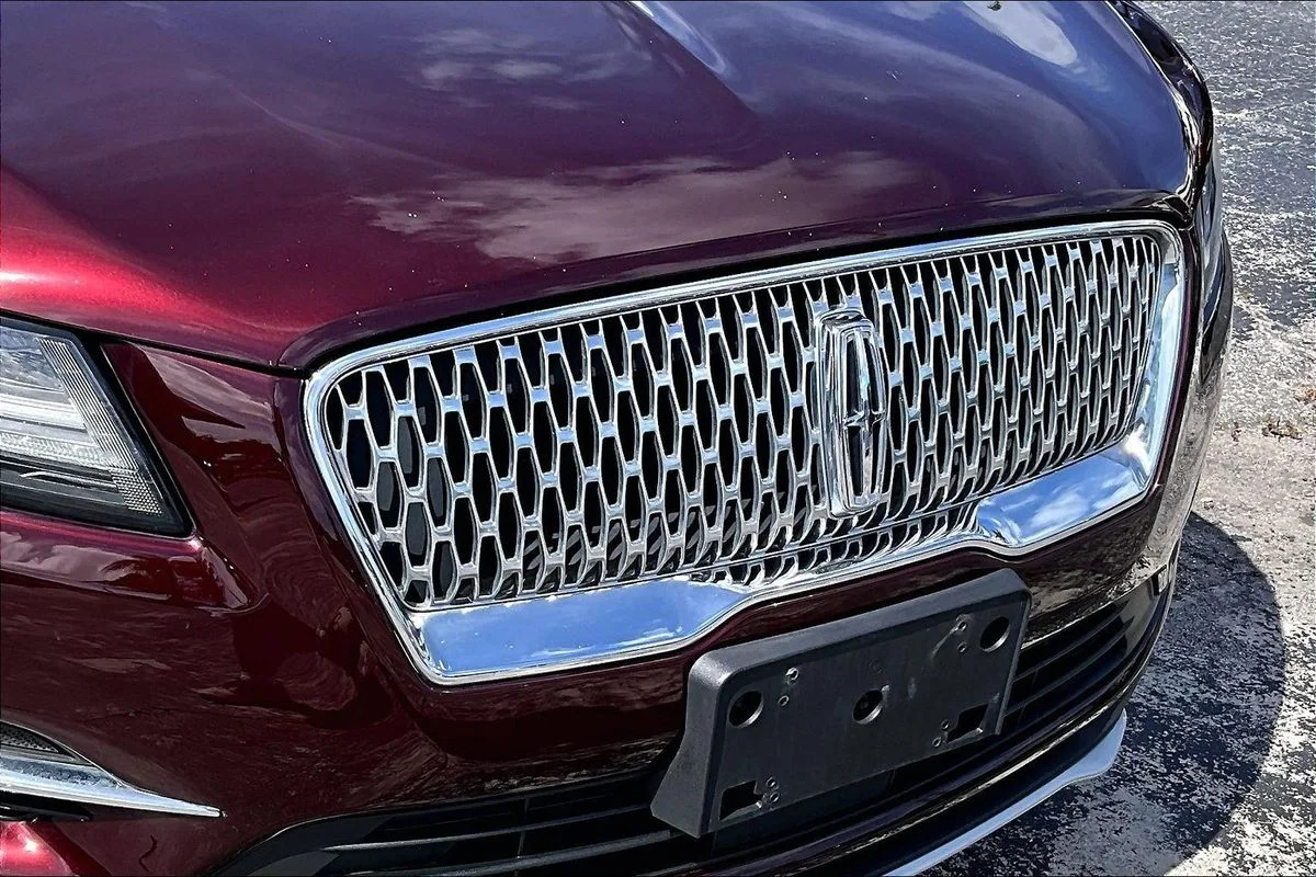 Used 2019 Red Lincoln Standard image 36