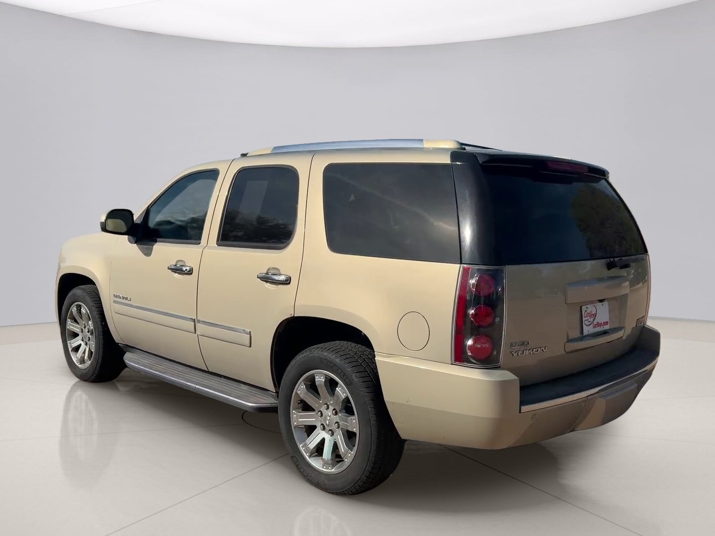 Used 2010 Gold Gmc DENALI image 3
