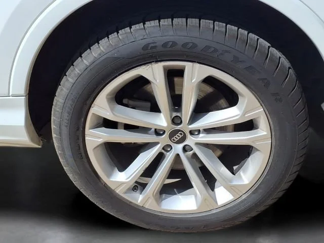 Used 2025  Audi Premium Plus image 34
