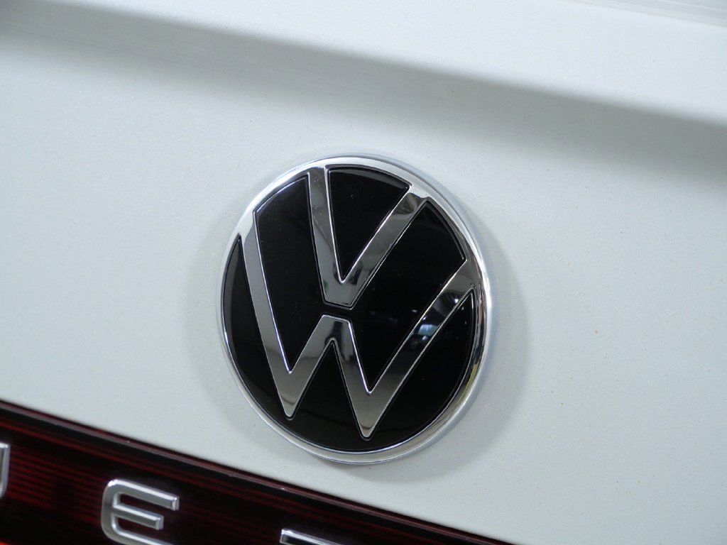 Used 2025 White Volkswagen 1.5T SE image 12