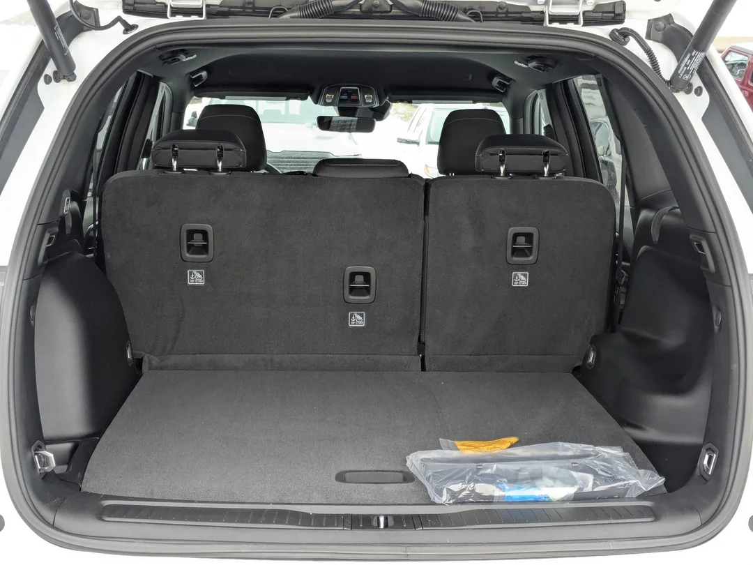 New 2025 White Jeep Laredo - - 4x4 - Heated Seats & Steering - Adaptive Cruise - LED Lighting & More! image 28