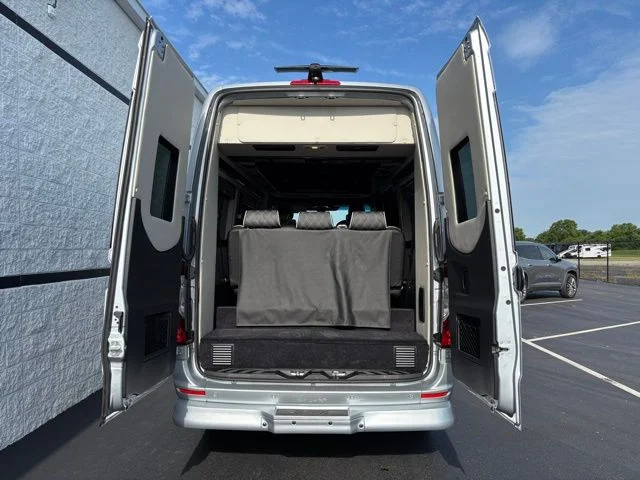 New 2027 Silver Mercedes-Benz Discovery Touring image 11
