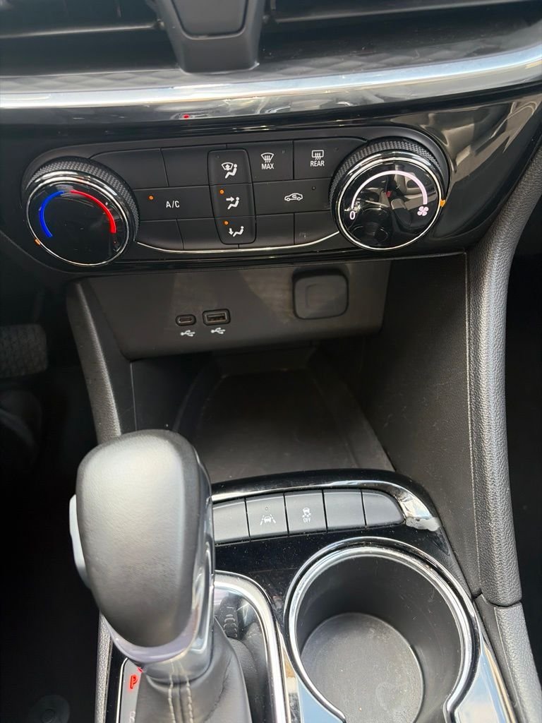 Used 2024 White Buick Sport Touring image 21