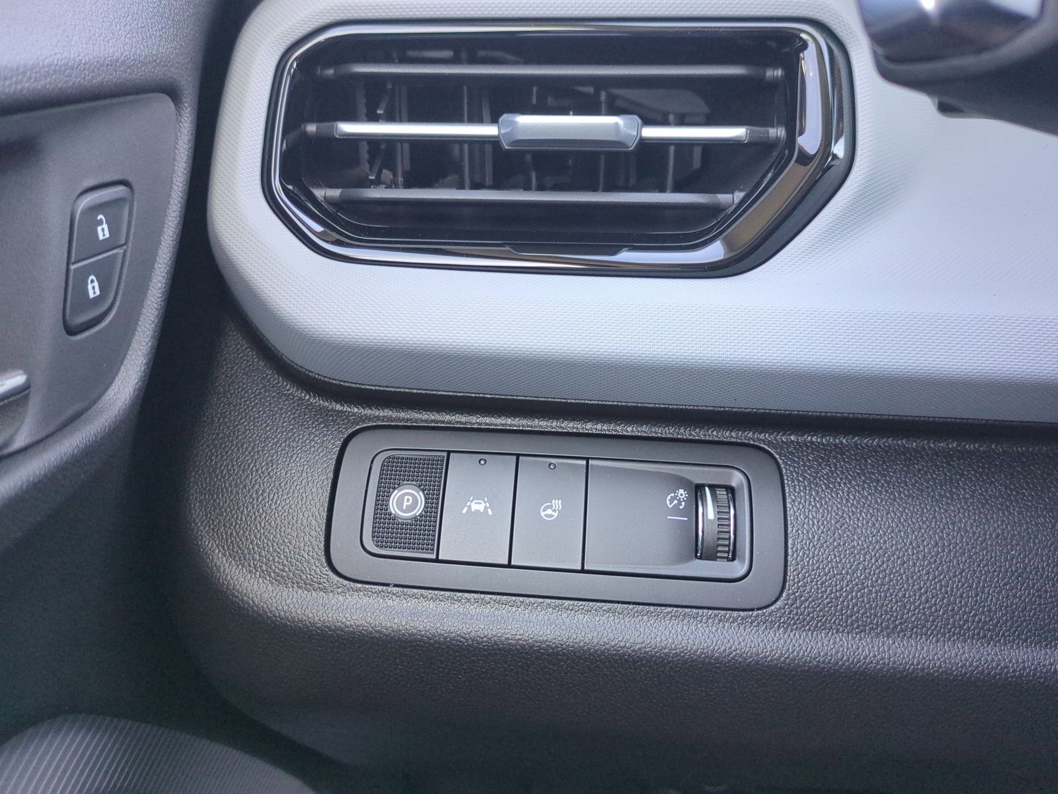2027 Chevrolet Bolt LT - Photo 27