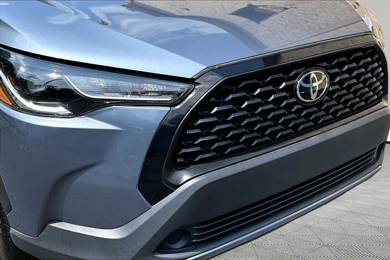 Used 2022 Celestite Toyota LE image 30
