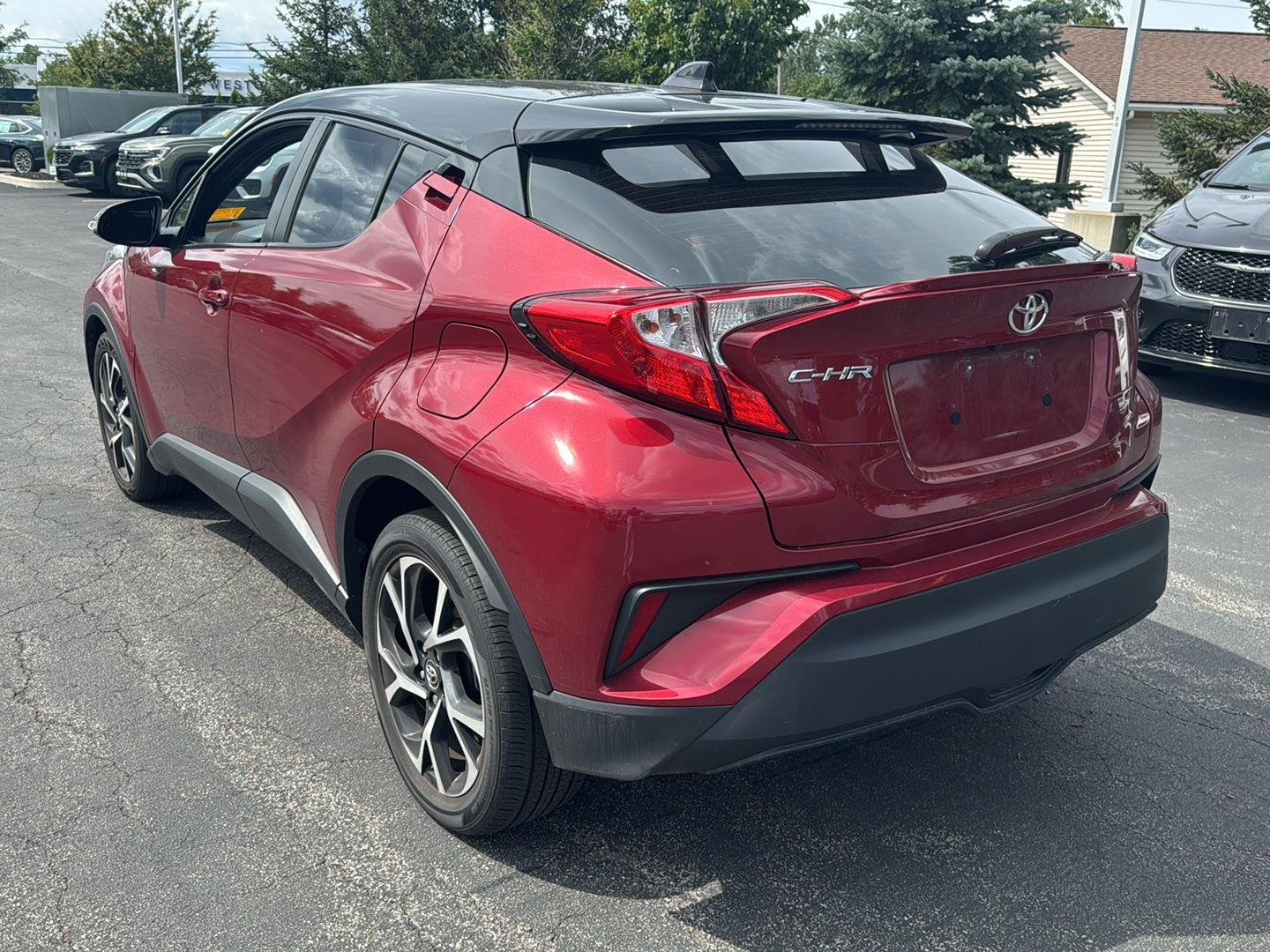 Used 2019 Ruby Flare Pearl w/Black Roof Toyota XLE image 3