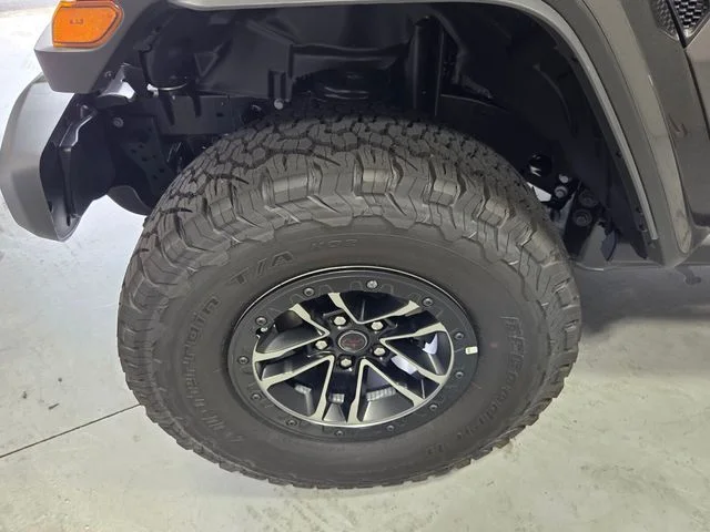 New 2026 Granite Crystal Metallic Clear-Coat Exterior Paint Jeep Rubicon image 15
