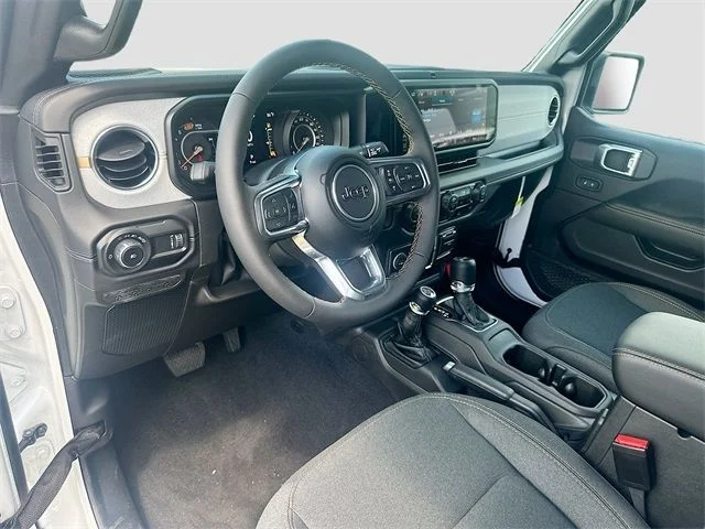 2025 Jeep Wrangler 4-Door Sahara - Photo 6