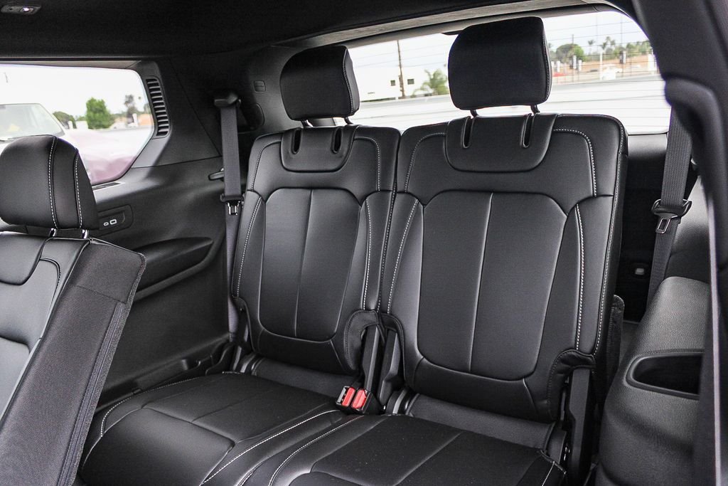 New 2026 Diamond Black Crystal Pearlcoat Jeep Limited image 20