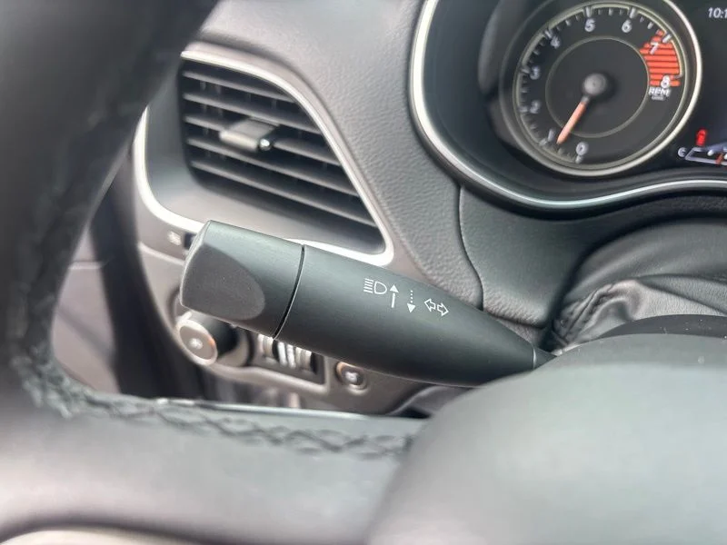 Used 2022 Silver Jeep Trailhawk image 33