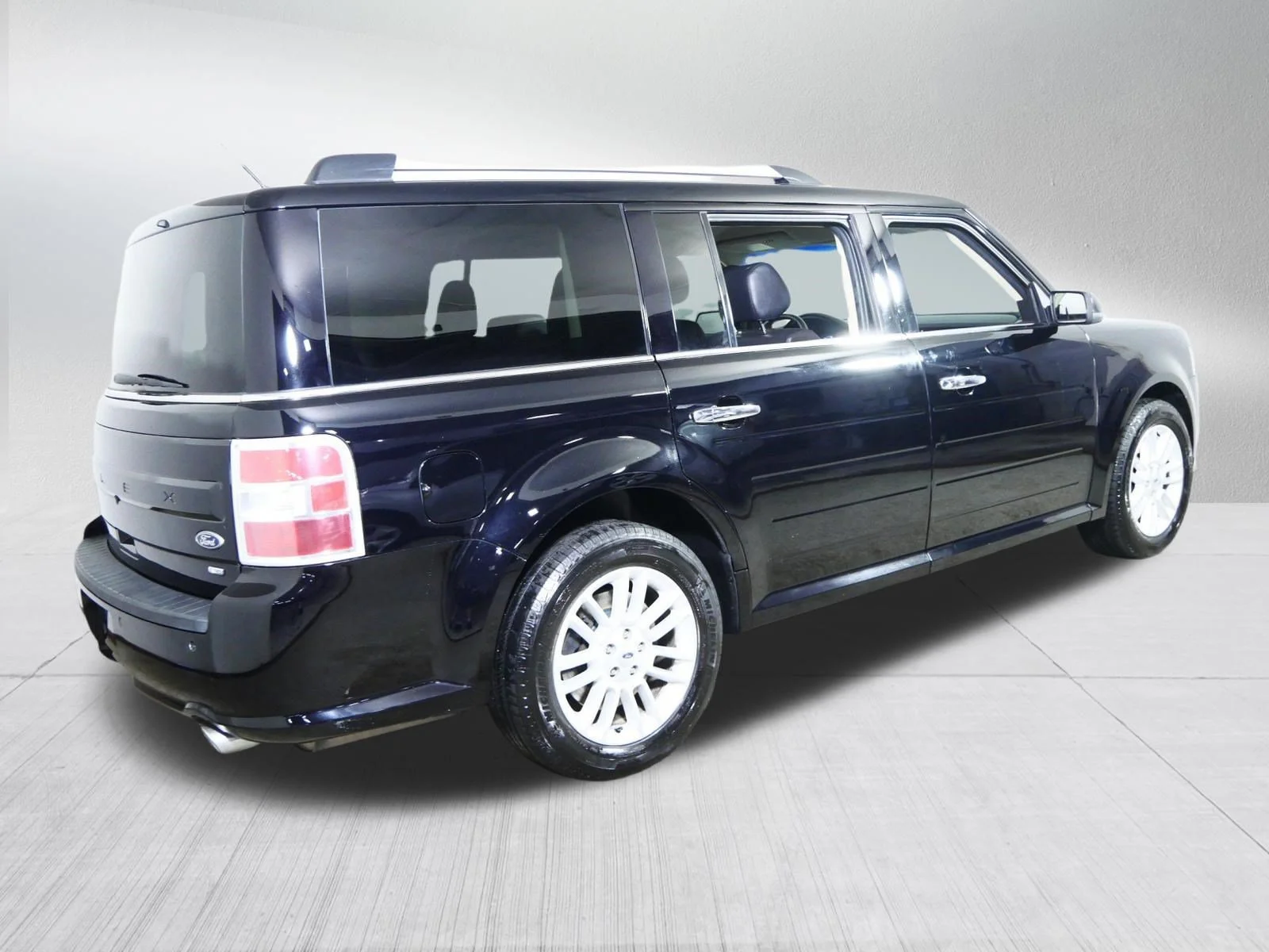 Used 2017 Shadow Black Ford SEL image 7