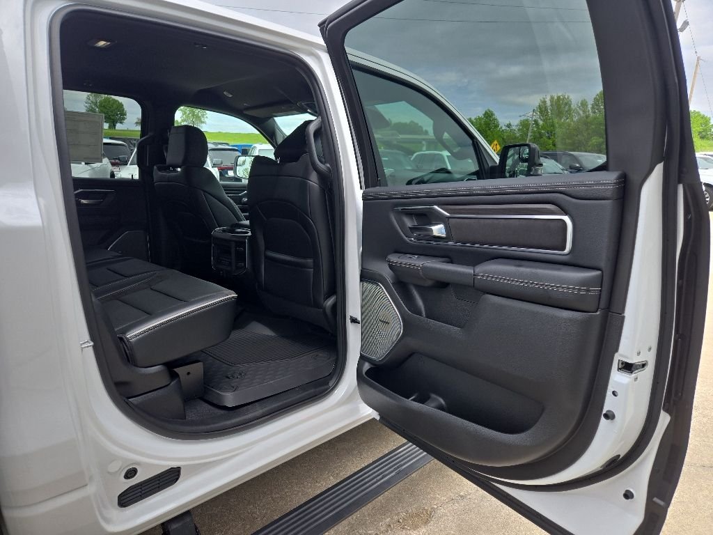 New 2026 Ivory White Tri-Coat Pearl-Coat Exterior Paint RAM Laramie image 91