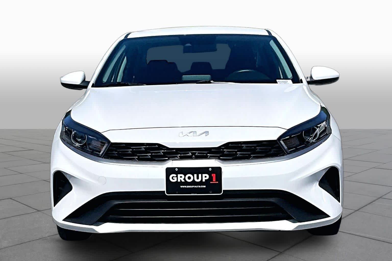 Used 2023 Snow White Pearl Kia LXS image 4