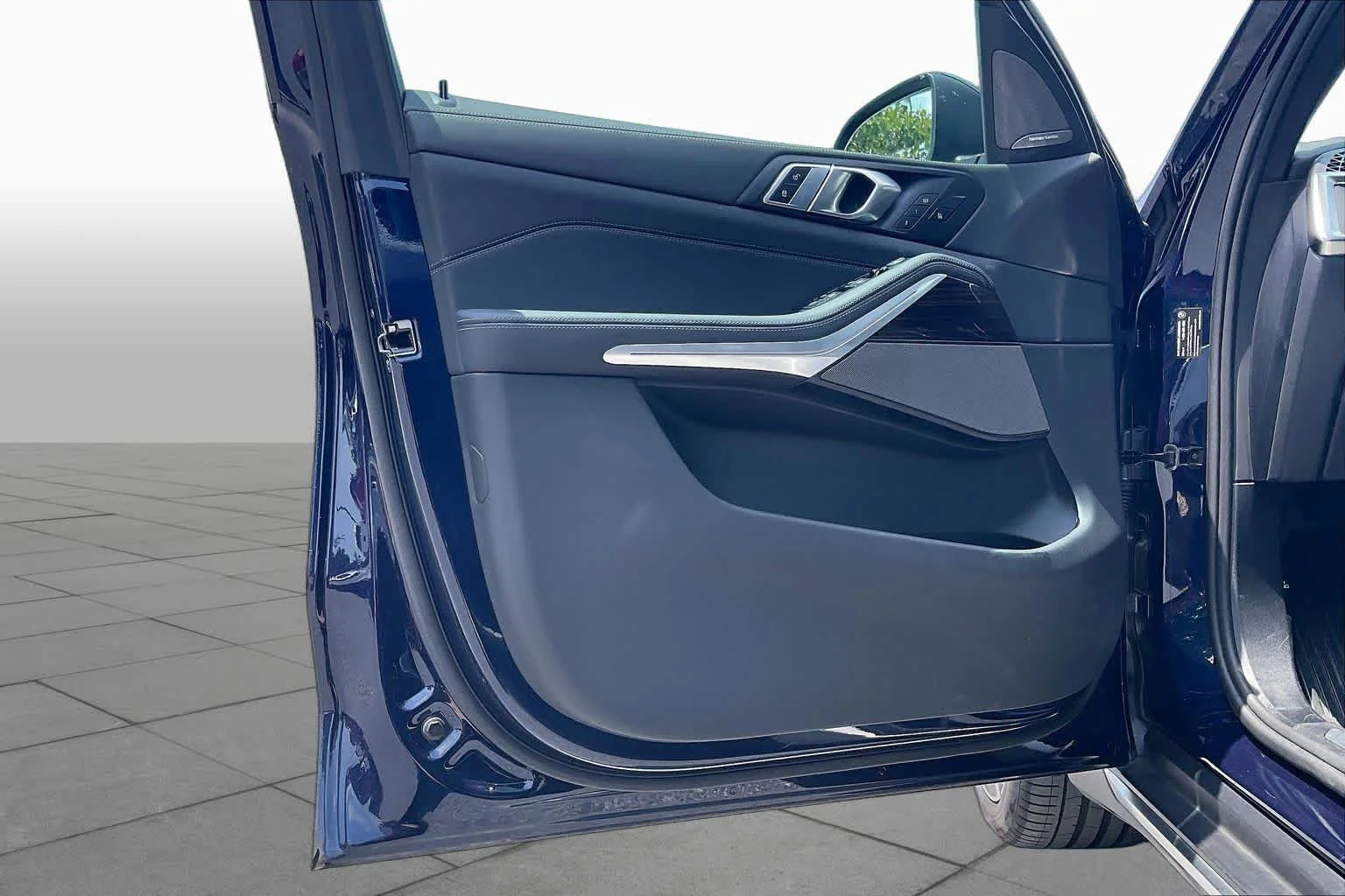 Used 2026 Tanzanite Blue II Metallic BMW xDrive40i image 23