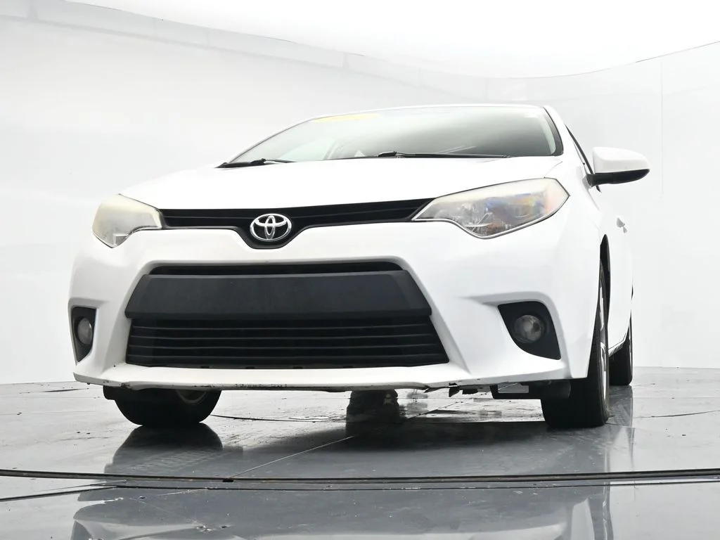 Used 2014 White Toyota LE Plus image 29
