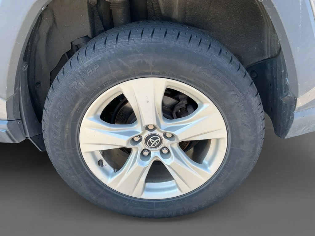 Used 2020 Gray Toyota XLE image 9