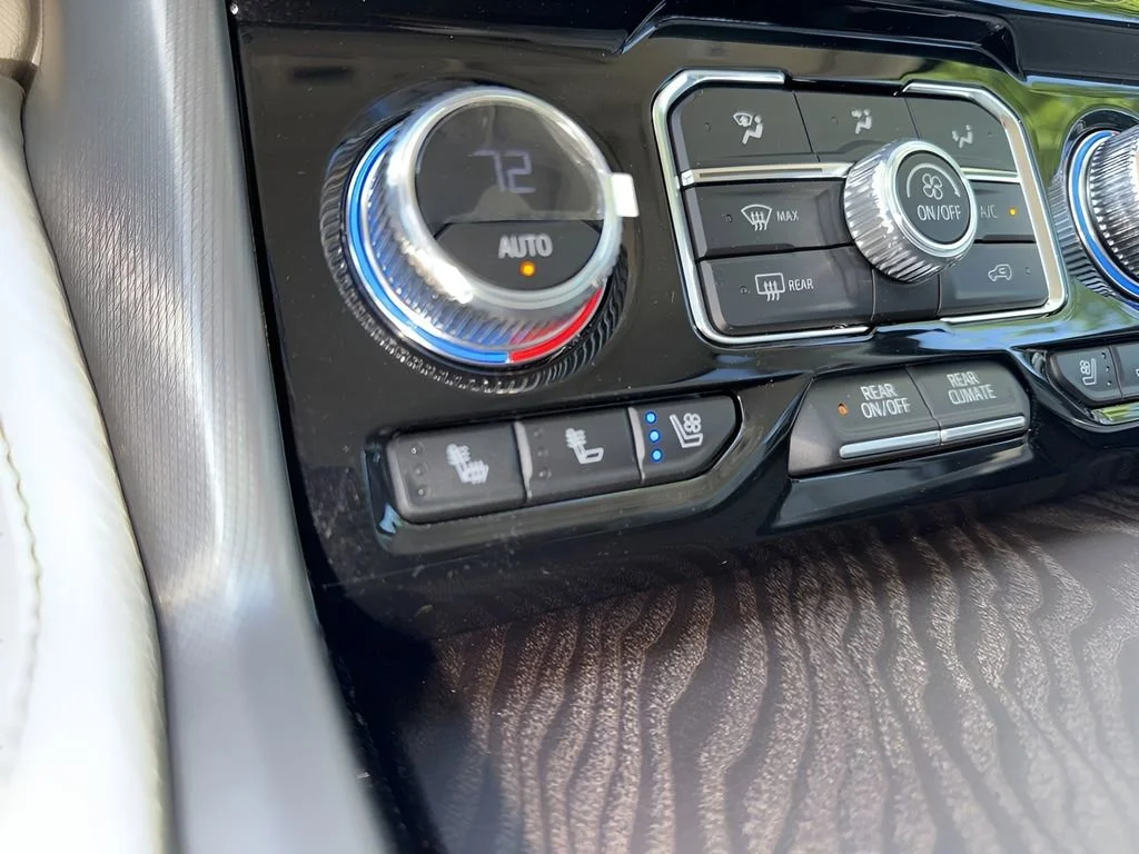 Used 2023 White Frost Tricoat GMC Denali image 23