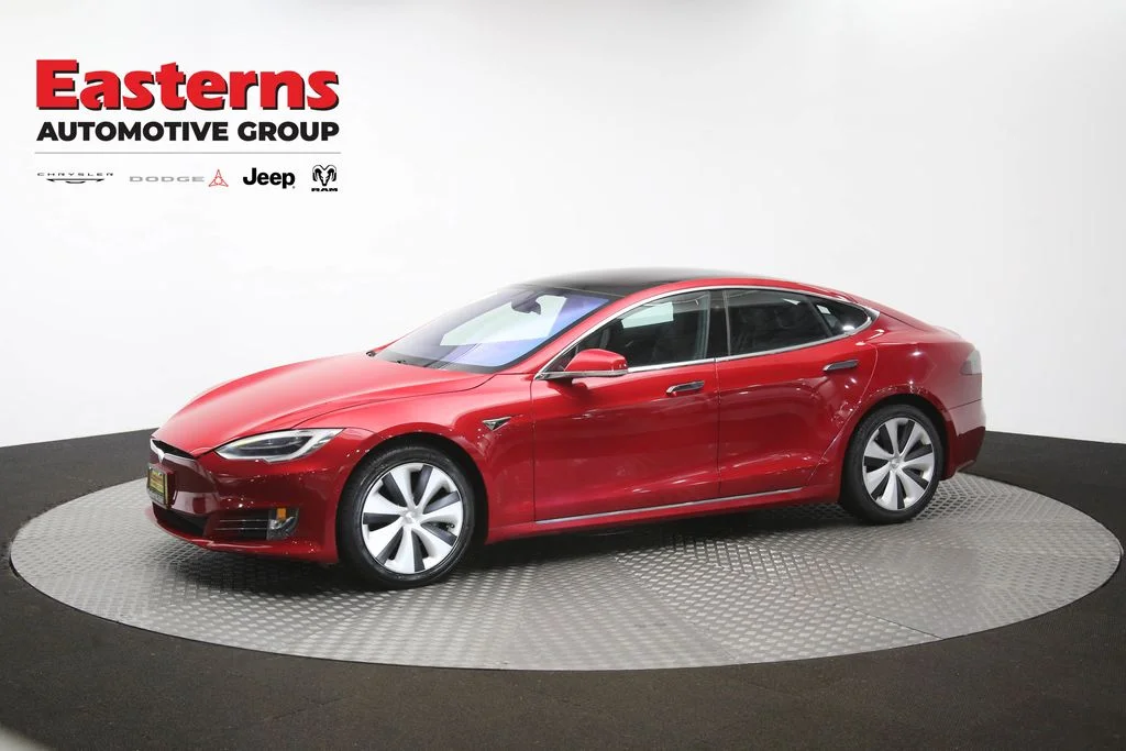 Used 2020 Red Tesla Long Range Plus image 53