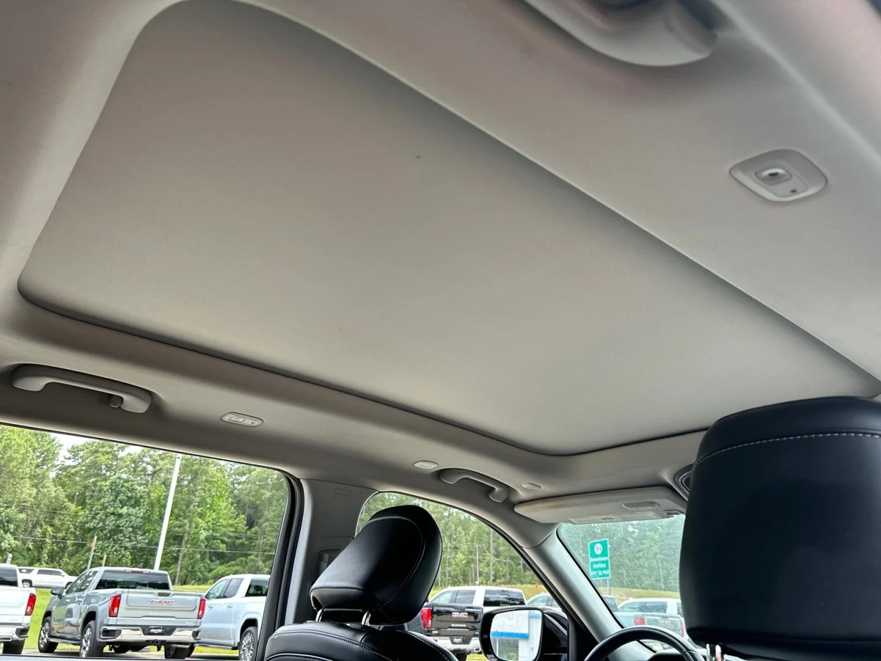 Used 2021  Jeep Limited image 23
