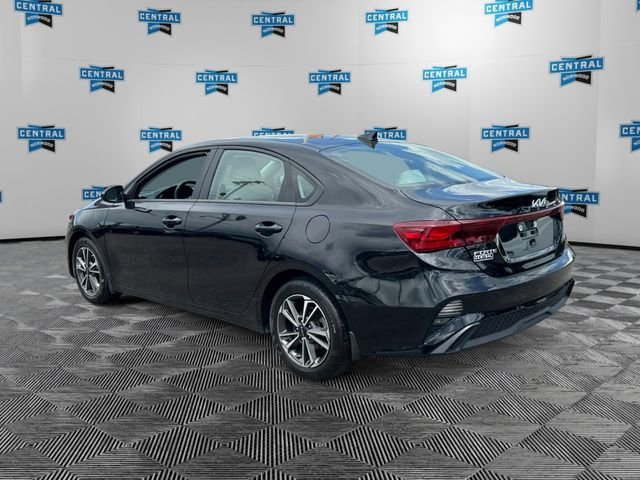 Used 2023 Black Kia LXS image 3